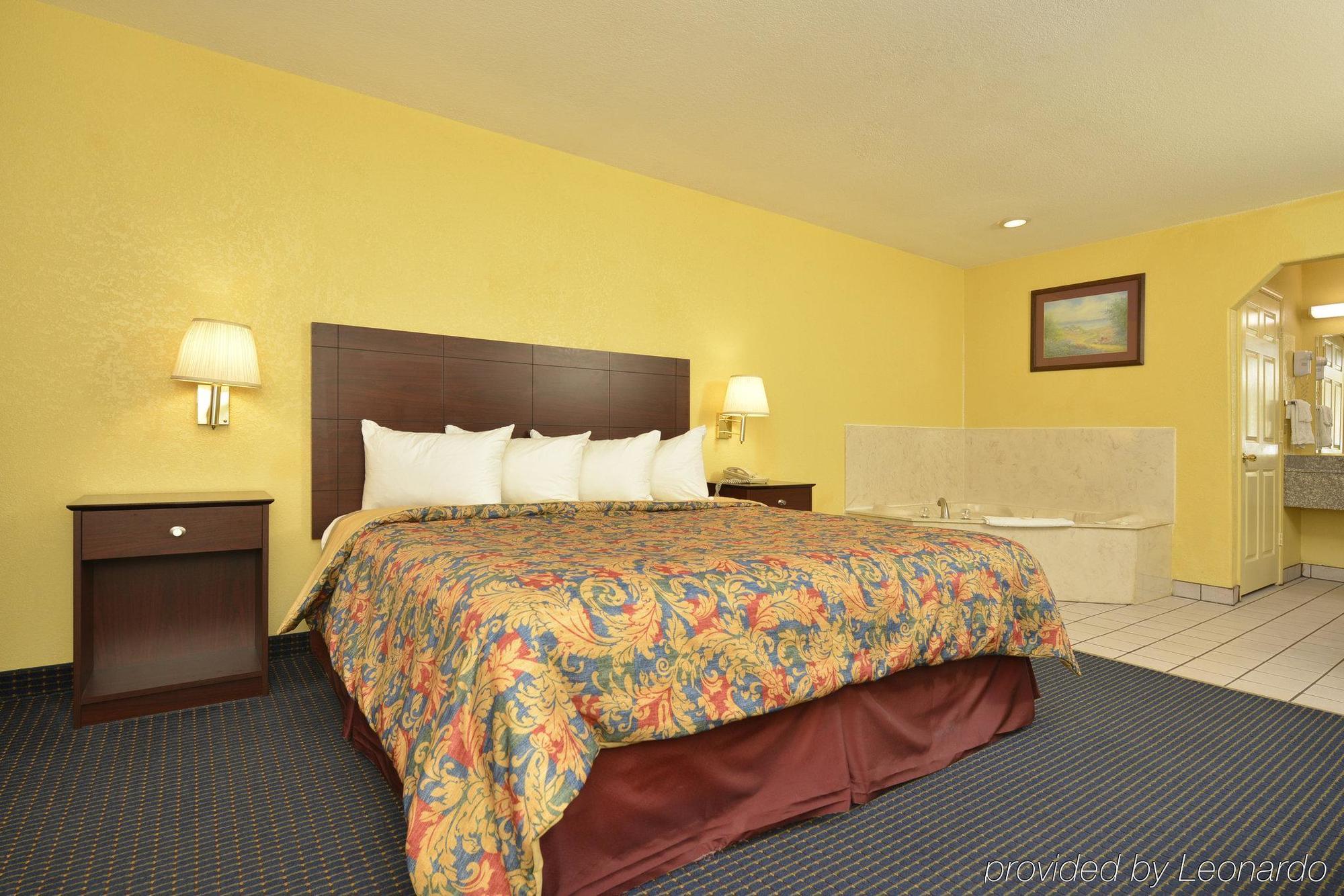 Days Inn Gun Barrel City ภายนอก รูปภาพ