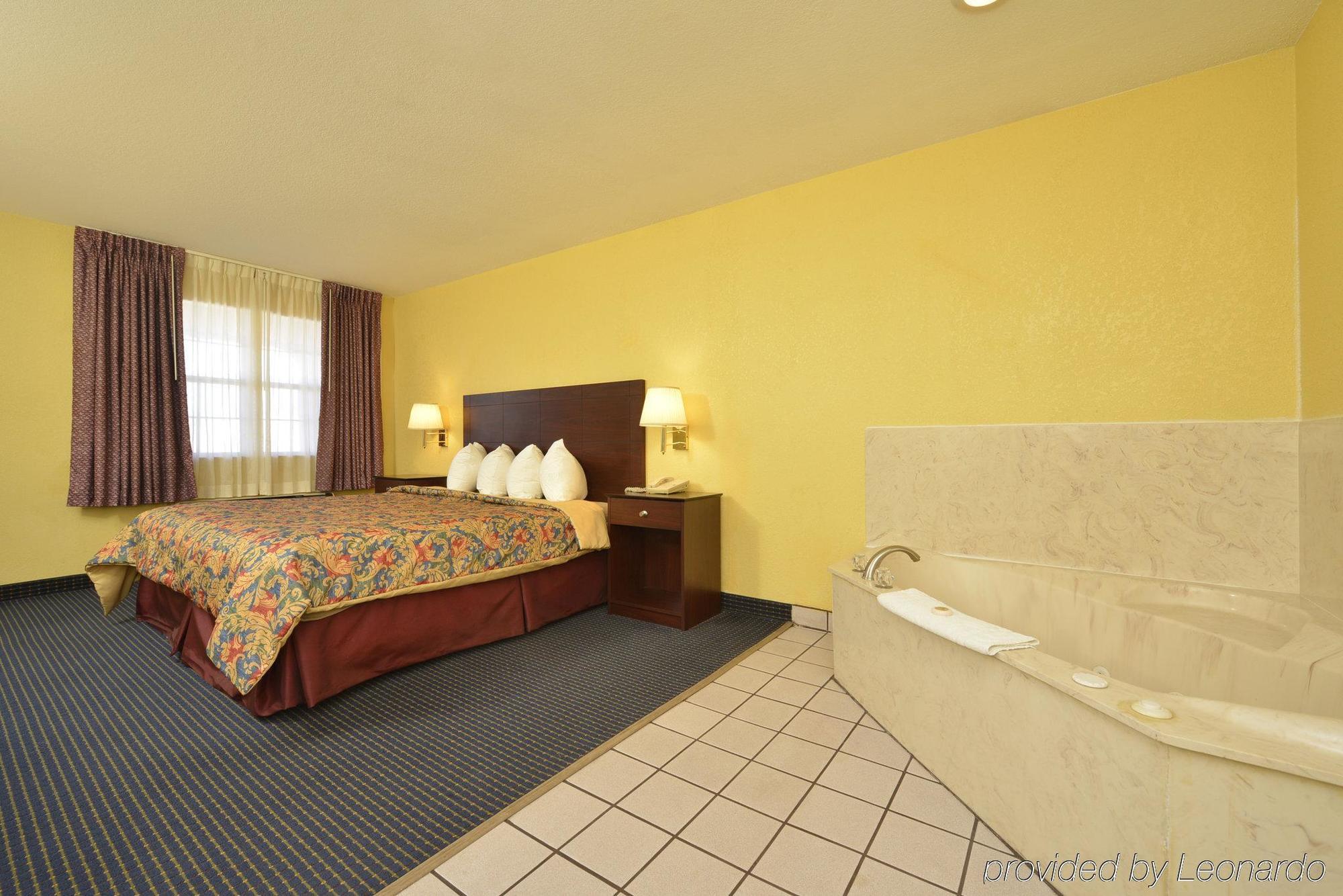 Days Inn Gun Barrel City ภายนอก รูปภาพ