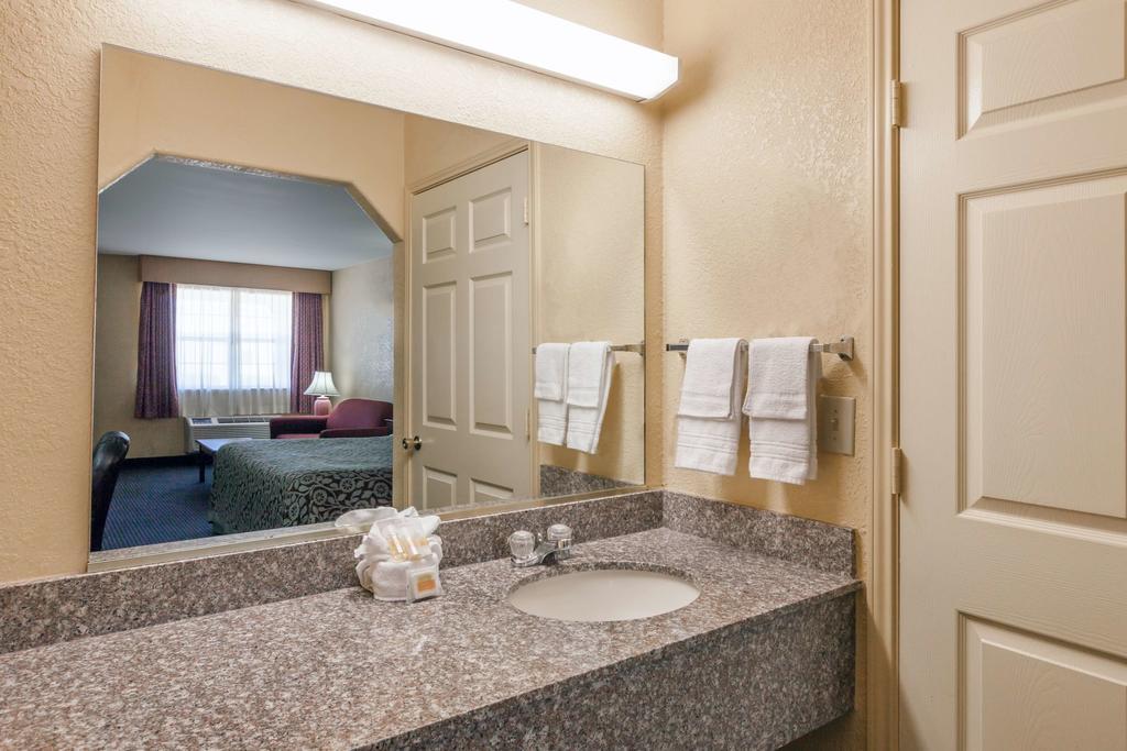 Days Inn Gun Barrel City ภายนอก รูปภาพ